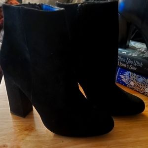 Black micro suede almond toe zipper ankle boot sz. 8.5